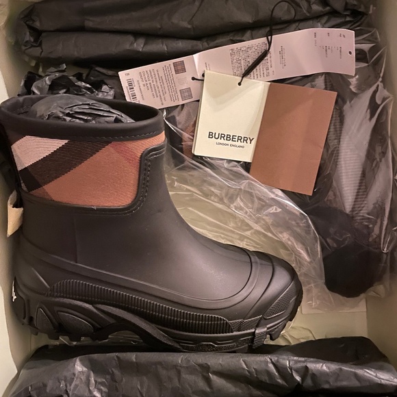 BURBERRY RAIN BOOTS - Brand New! - Picture 1 of 4
